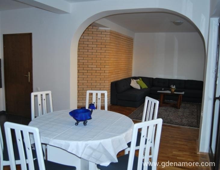 Veliki apartman trpezarija, dnevna